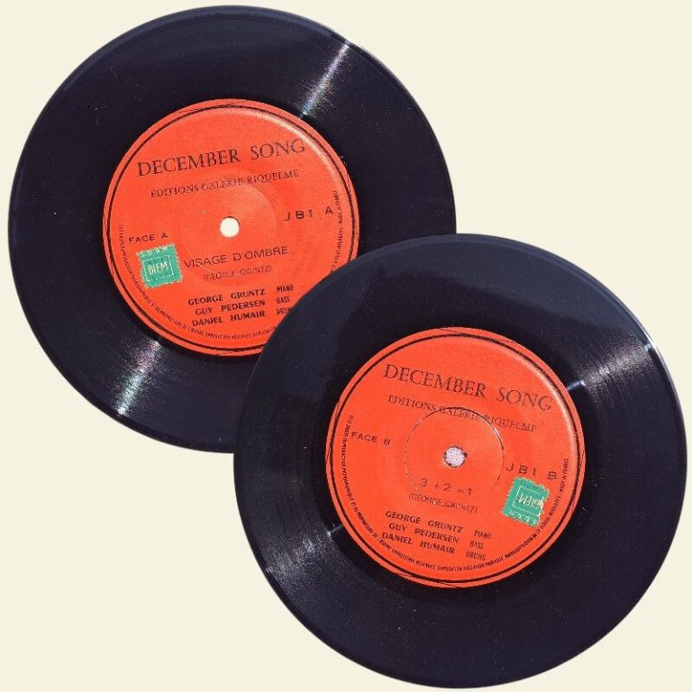 Photo : December song. Une chanson de Jean-Jacques Lévêque, mise en images par Jean Berthier, traduite sur un tempo de Jazz par George Gruntz (piano), Guy Pedersen (basse), Daniel Humair (batterie). Galerie Riquelme, Paris, 1965